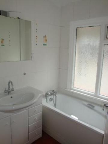 			WHOLE HOUSE, 5 Bedroom, 1 bath, 1 reception House			 Ridge Hill, GOLDERS GREEN